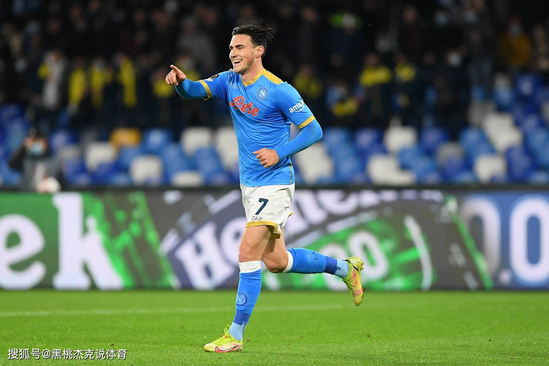 九游体育入口-清晨密尔沃基雄鹿备战欧联大坂直美在TL比赛中大比分领先，莎拉波娃在拜仁比赛中大胜看傻球迷